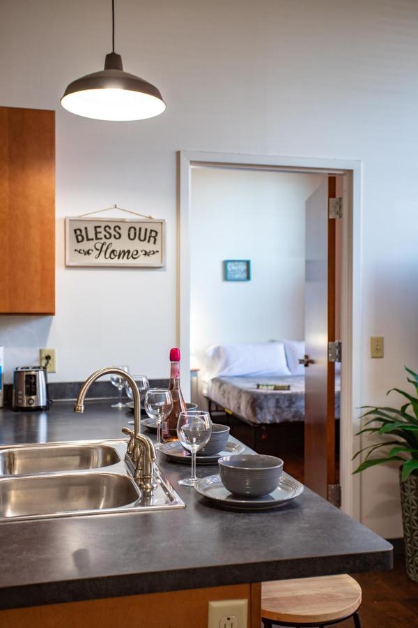 Ny Style Centric Loft With King Bed By Park Ave Apartment Rochester Luaran gambar