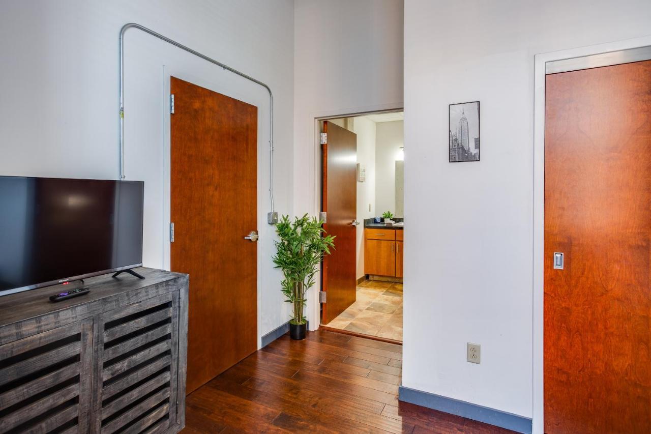 Ny Style Centric Loft With King Bed By Park Ave Apartment Rochester Luaran gambar
